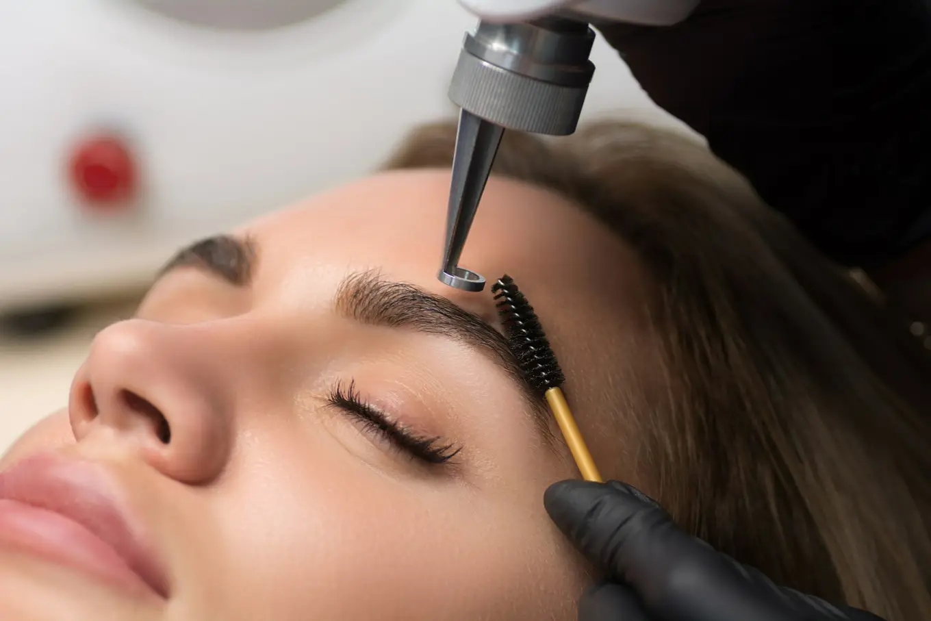 usuwanie makijażu permanentnego brwi laserem